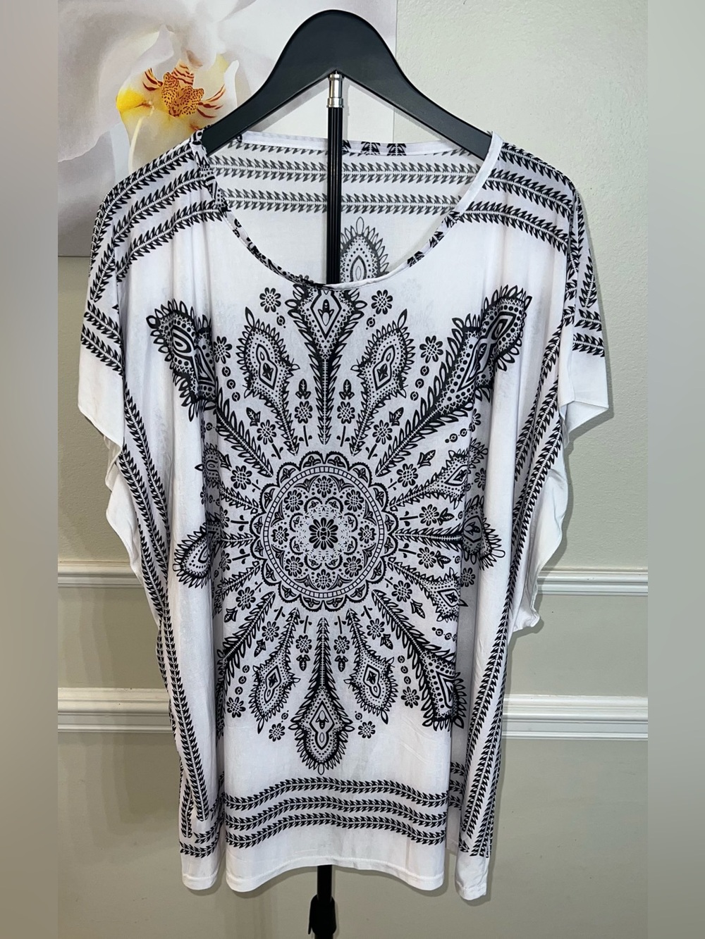 Cleo Black and White Medallion Boho Ethnic Floral Kimono MuuMuu Tunic Top! - Picture 1 of 8